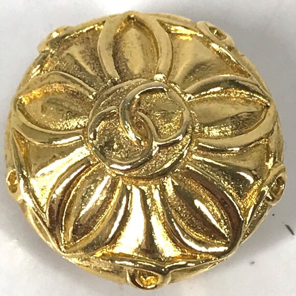 CHANEL Vintage Gold Earrings - Picture 3 of 13